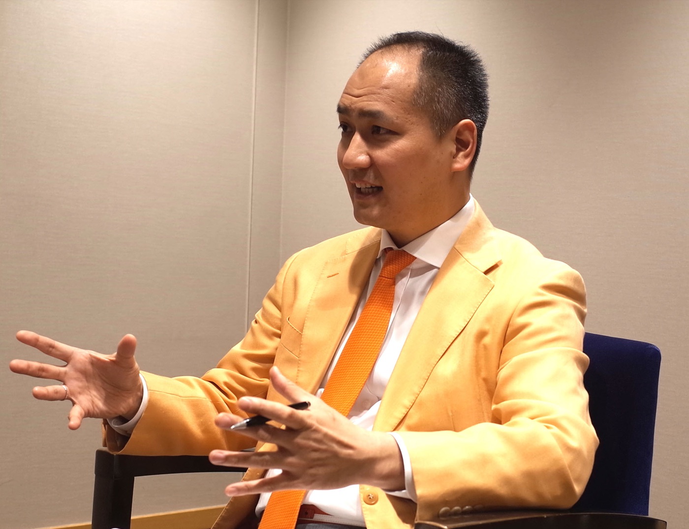 JT 嶋吉耕史氏（当時）と森田英一の対談の様子