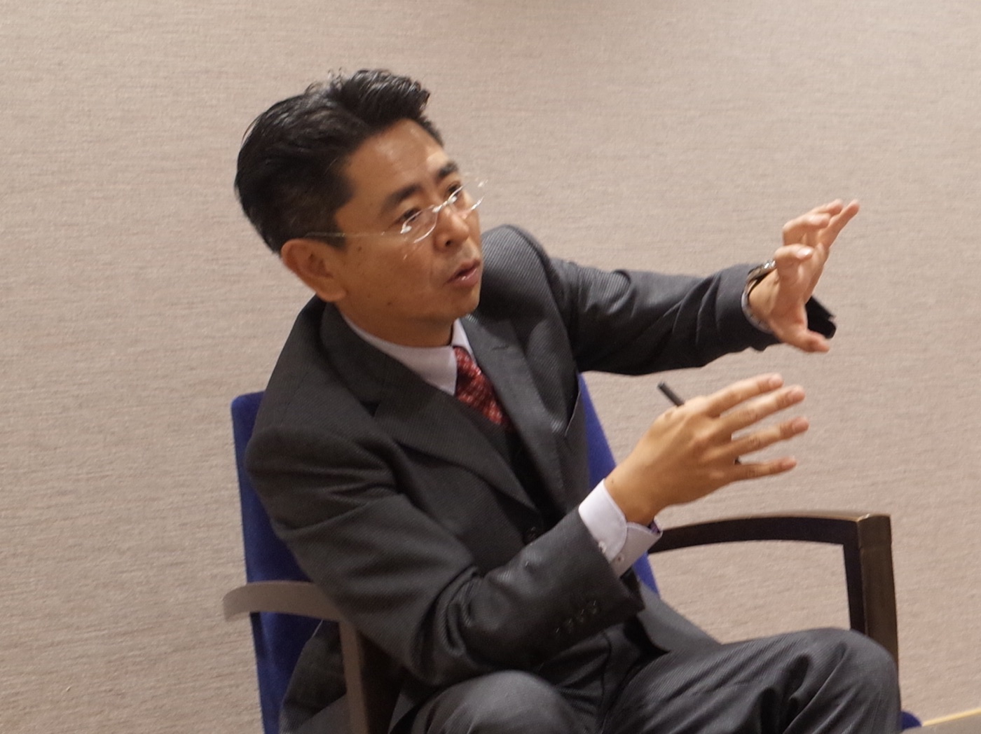 JT 嶋吉耕史氏（当時）と森田英一の対談の様子