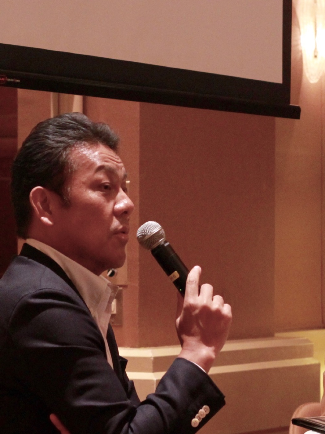 元P&G 桐山一憲氏と森田英一の対談の様子